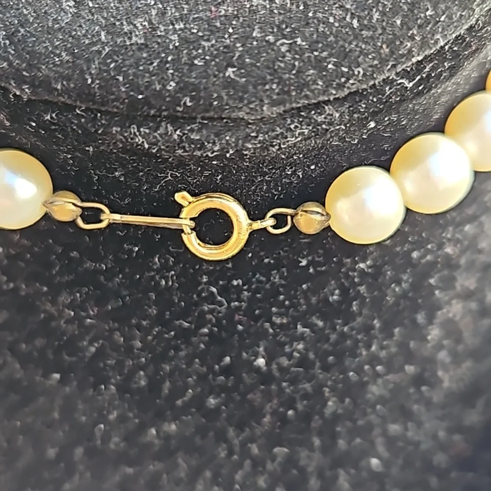 Faux Pearl Lucite Flowered Black Beads Necklace